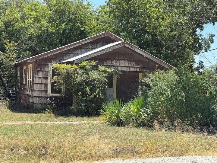 Property Photo:  409 W 13th Street  TX 76437 
