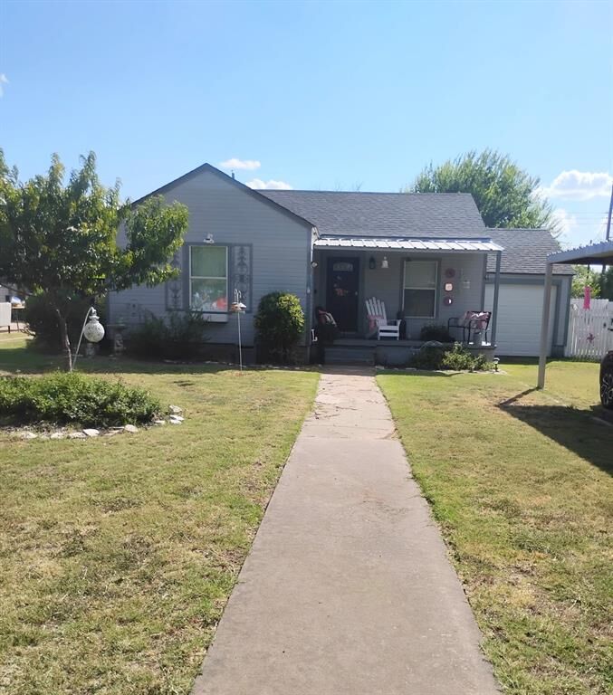 Property Photo: 605 N 3rd Street TX 76821