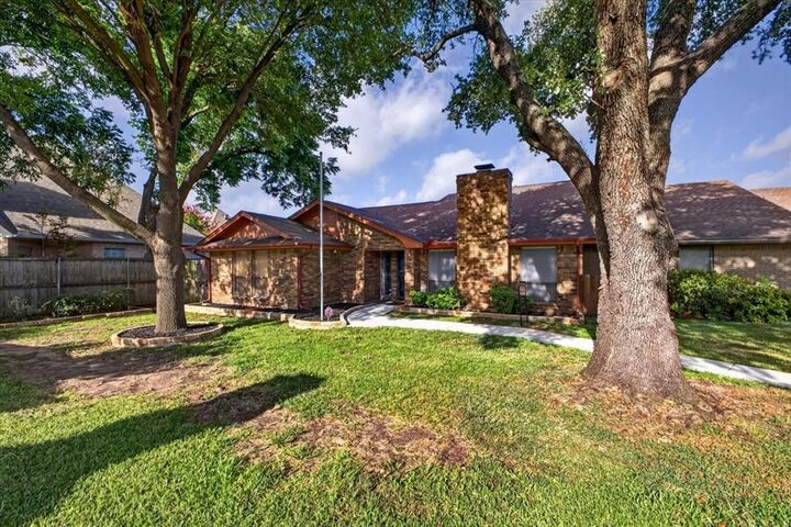 Property Photo: 646 St Charles Court TX 76013