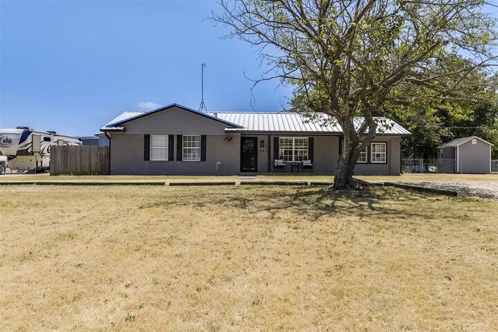 Property Photo: 472 Cox Road TX 75167