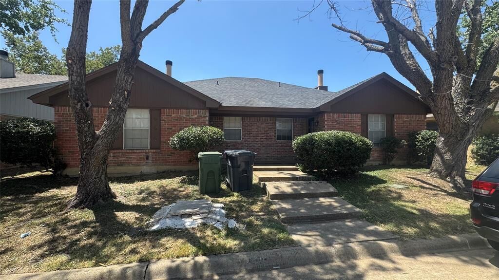 Property Photo: 1036 Enfilar Lane TX 76017