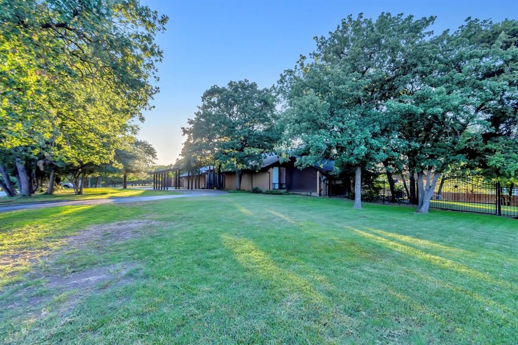 Property Photo: 1665 Knox Road TX 76262