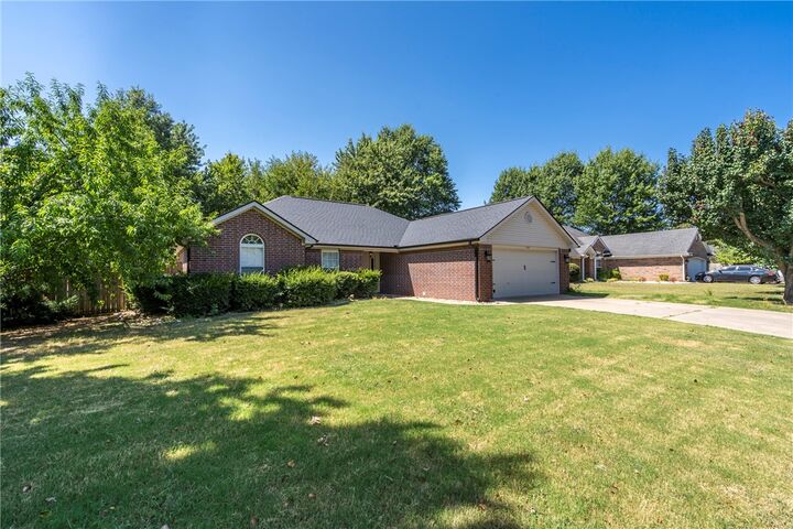 Property Photo:  303 Edgehill Avenue  AR 72745 