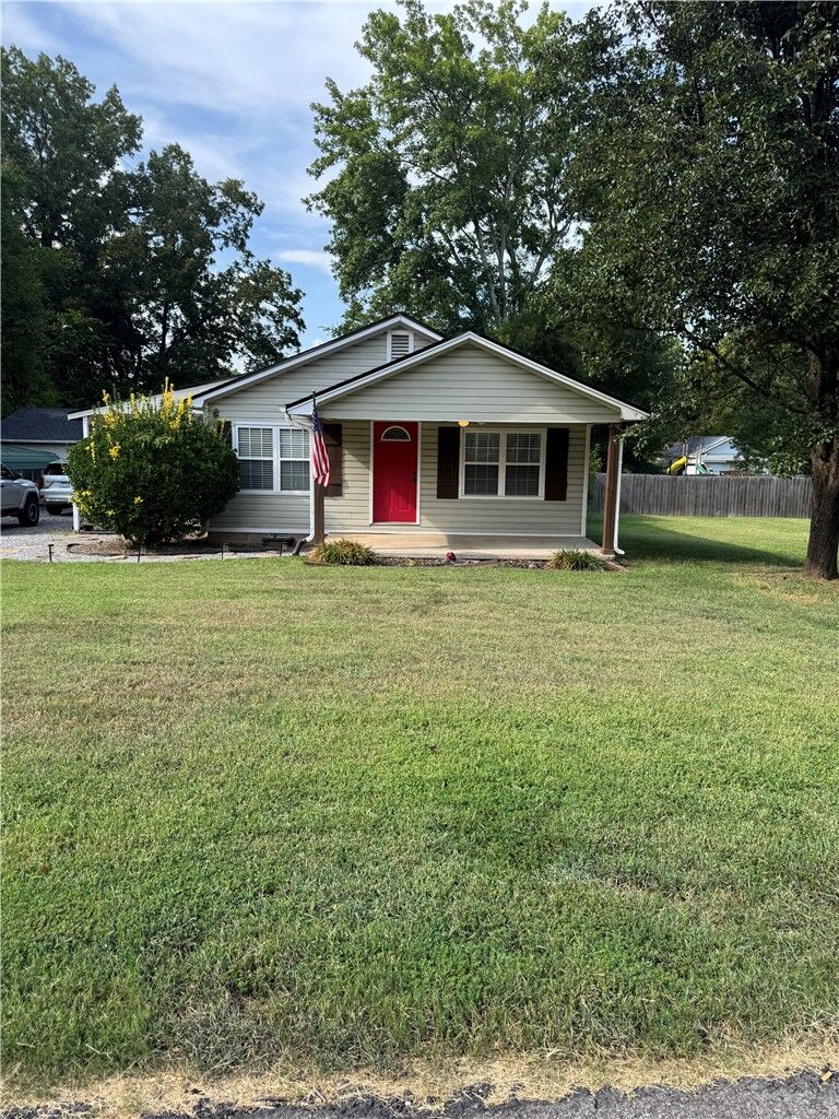 Property Photo:  511 E 7th Street  AR 72801 