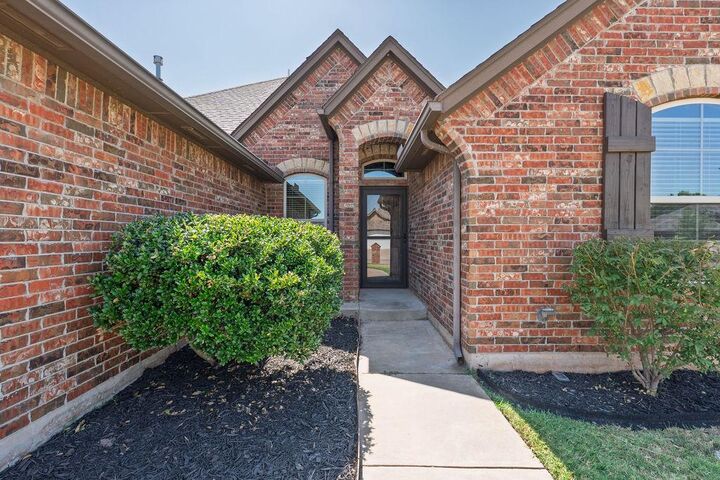 Property Photo: 19033 Meadows Crossing Drive OK 73012