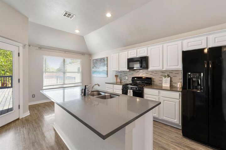Property Photo: 1430 Lakeview Drive OK 73034
