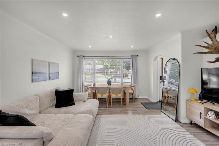 Property Photo: 450 Highland Road E ON N2M 3W7