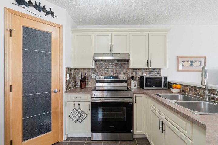 Property Photo:  159 Applebrook Circle SE  AB T2A 7T3 
