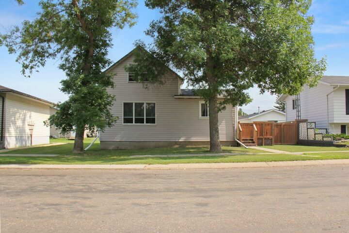 Property Photo: 5129 51 Street AB T0B 1A0