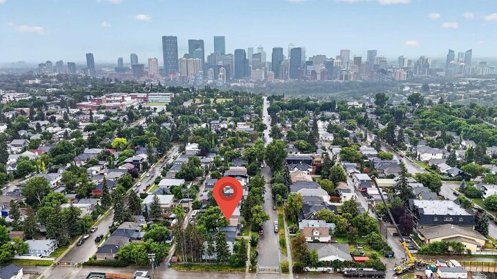 Property Photo: 1608 3 Street NW AB T2M 2X8