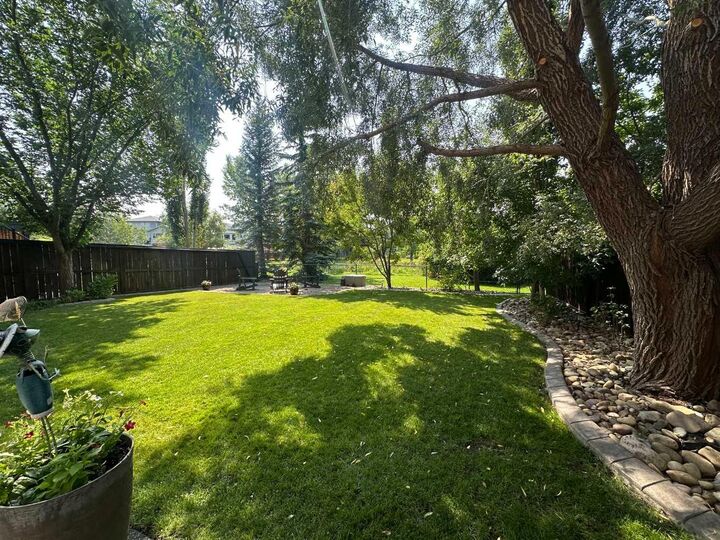 Property Photo:  64 Riverwood Manor W  AB T1K 7Y2 
