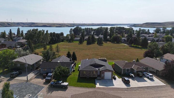 Property Photo:  436 Sunset Drive  AB T0L 0G0 