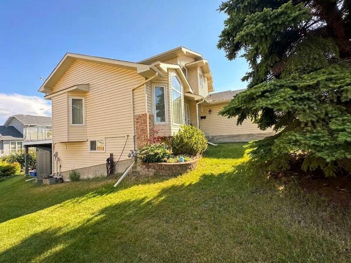 Property Photo: 153 Hawkdale Circle NW AB T3G 2W9