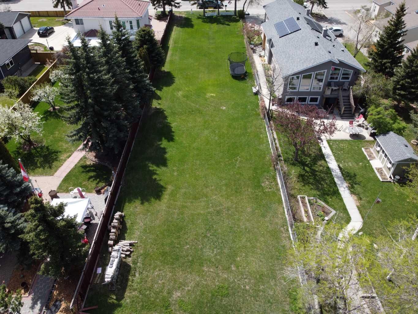 Photo de la propriété: 8520 48 Avenue NW AB T3B 2A6