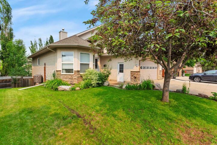 Property Photo: 89 Alberts Close AB T4R 3J7