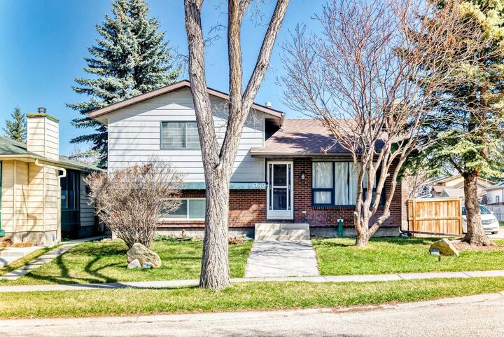 Property Photo: 6840 4 Avenue NE AB T2A 6N3