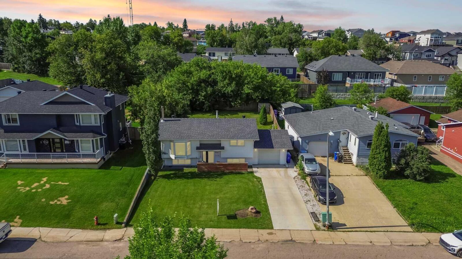 Property Photo:  525 Beacon Hill Drive  AB T9H 2R4 