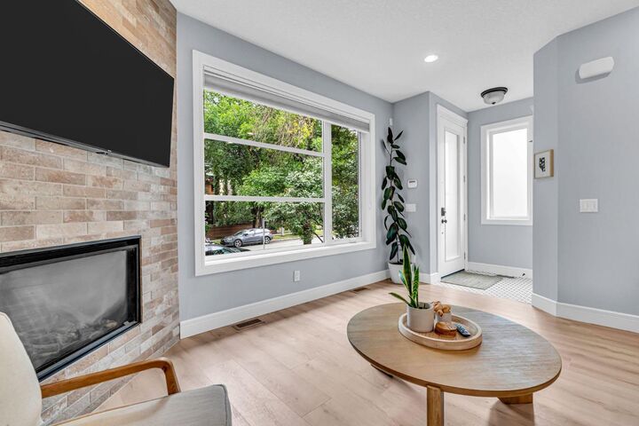 Property Photo: 309 12 Avenue NE 1 AB T2E 1A5