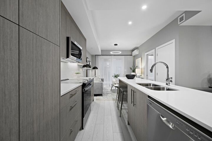 Property Photo: 310 15 Avenue SW 221 AB T2R 1S9