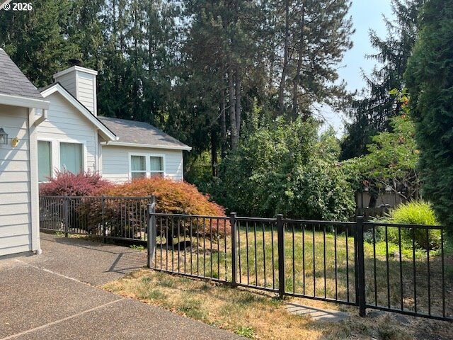 Property Photo:  5702 SW Seymour St  OR 97221 