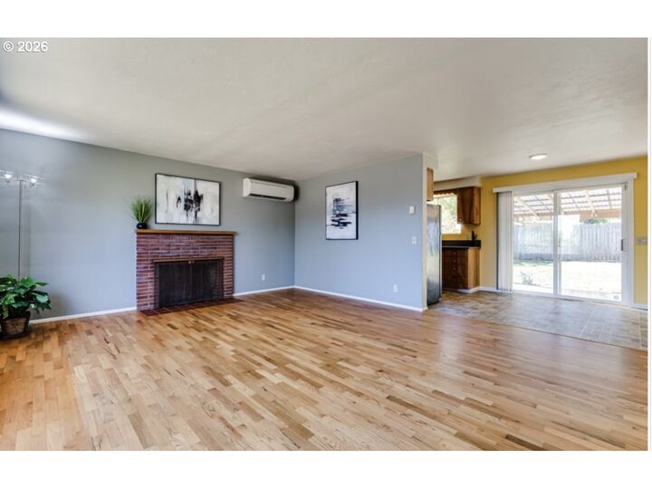 Property Photo:  130 E 31st Ave  OR 97405 