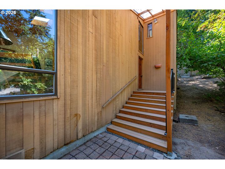 Property Photo:  1202 Barber Dr  OR 97405 