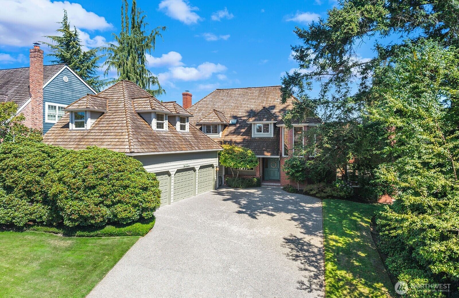 Property Photo: 19004 64th Avenue NE WA 98028
