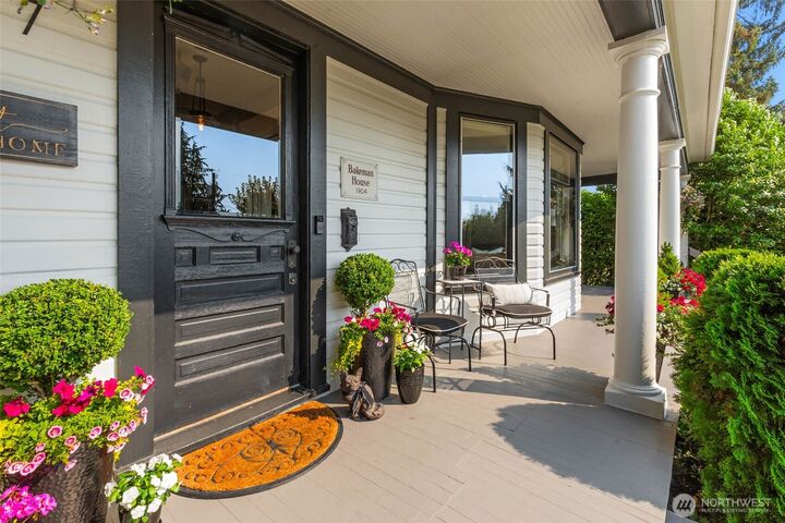 Property Photo: 317 Avenue B WA 98290