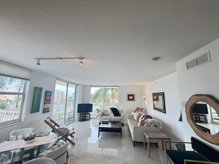 Property Photo: 100 NE 6th Street 307 FL 33435