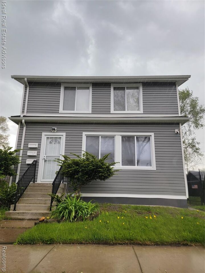 Property Photo:  43 W Charlotte Street 2  MI 48229 