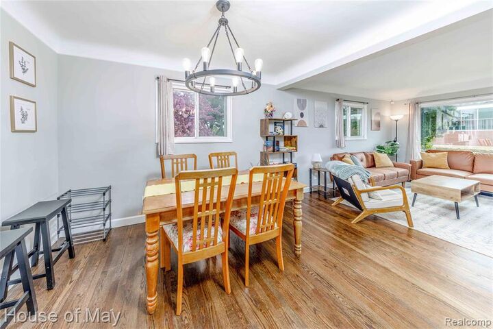 Property Photo:  2099 E Maple Road  MI 48009 