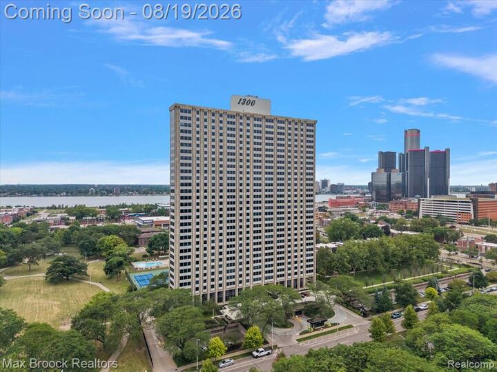 Property Photo: 1300 E Lafayette Street 1509 MI 48207