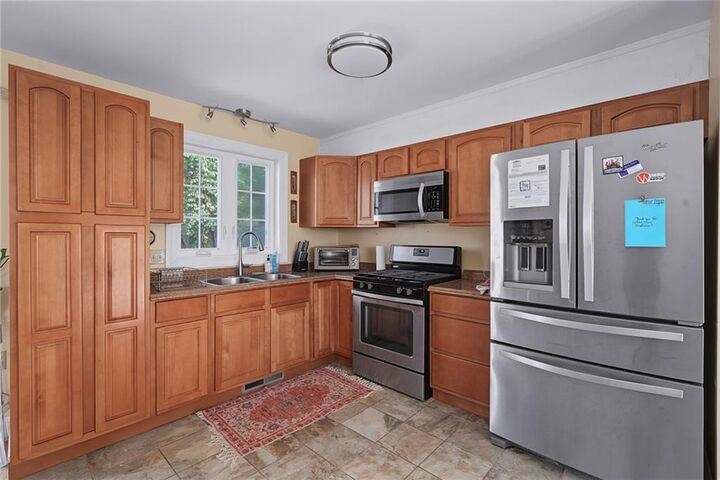 Property Photo:  45 Oakwood Avenue  RI 02909 