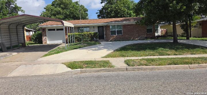 Property Photo: 207 E Crestline TX 78201