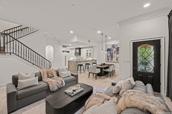 Property Photo:  123 Eaton St 102  TX 78209 