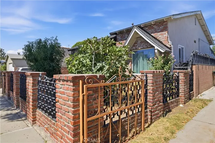 Property Photo:  5017 Harbor  CA 90040 