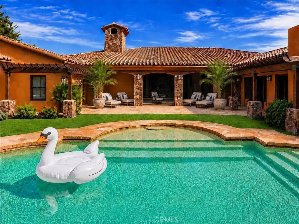 Property Photo:  725 Dogwood West  CA 92264 