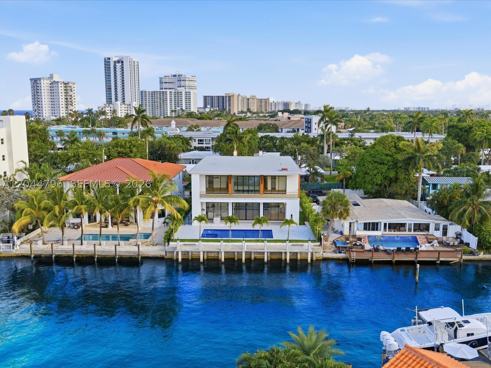 Property Photo: 2 Sunset Ln FL 33062