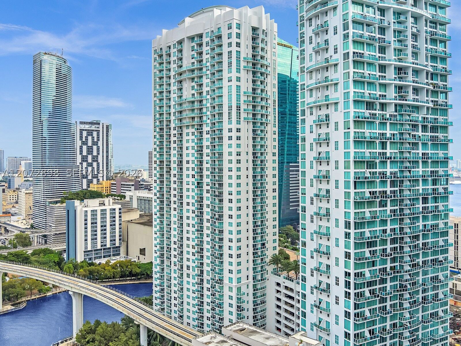 Property Photo: 31 SE 5th St 909 FL 33131