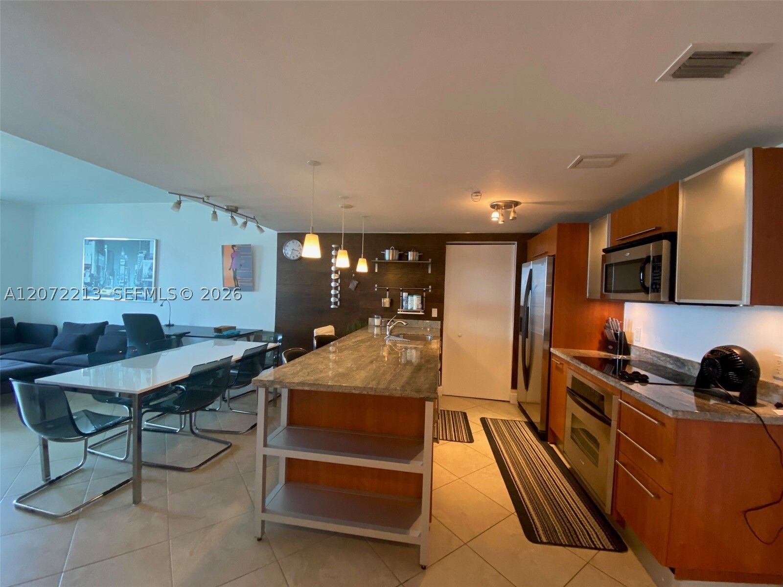Property Photo:  185 SW 7th St 1607  FL 33130 