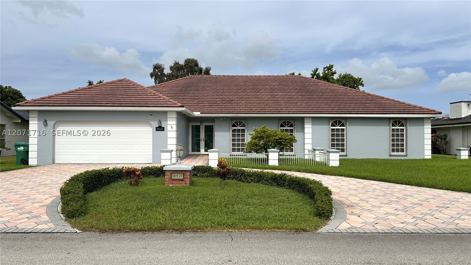 Property Photo:  18921 W Oakmont Dr  FL 33015 