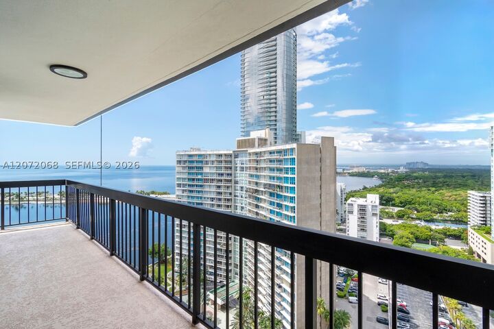 Property Photo:  2333 Brickell Ave 2212  FL 33129 
