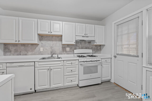 Property Photo: 8 Hamilton Court D CT 06902