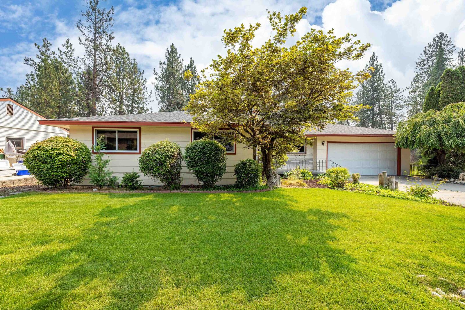 Property Photo: 2927 W Beacon Ave WA 99208