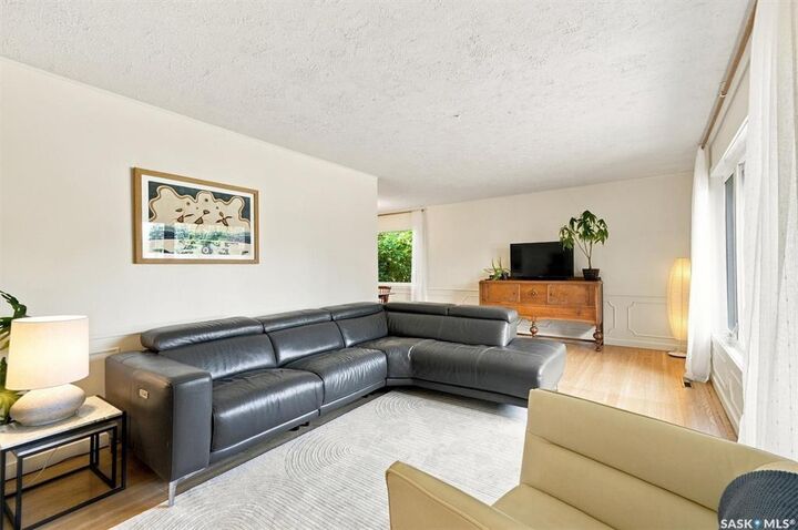 Property Photo: 2202 Albert Avenue SK S7J 1K2