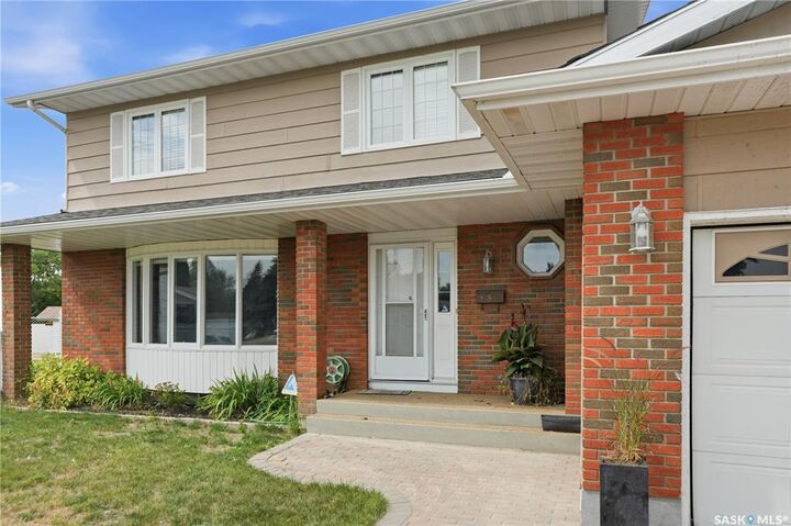 Property Photo: 242 Auld Crescent SK S7H 4W9