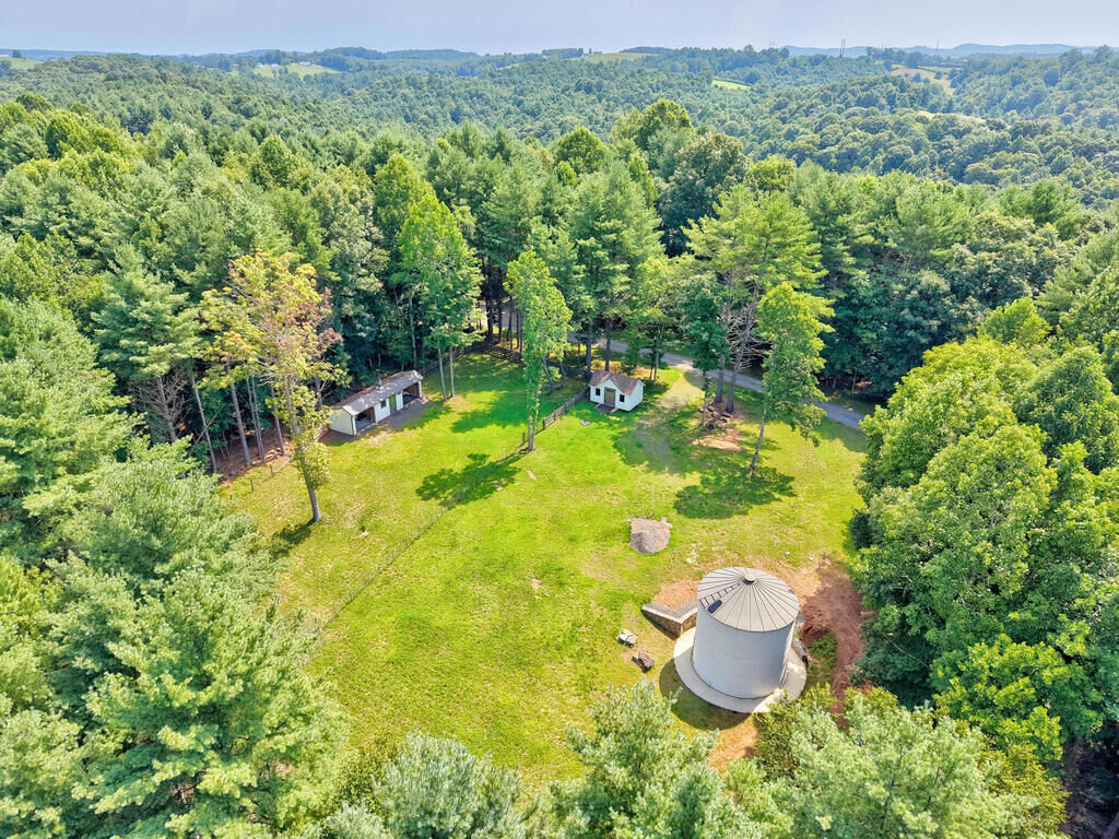 Property Photo: 596 Pinecrest Dr. VA 24333