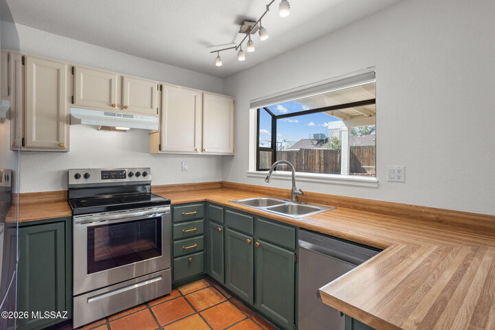 Property Photo:  4050 W Braemore Street  AZ 85742 