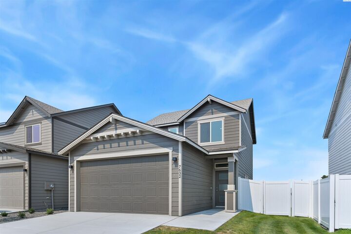 Property Photo:  7632 Grapevine Ct  WA 99353 
