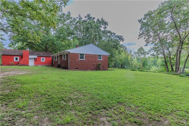 Property Photo: 3226 Jidemi Road NC 27406